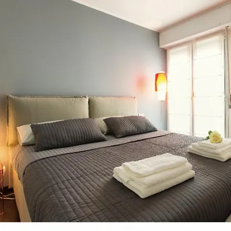 Delightful Two-room In Brera Appartement Milaan