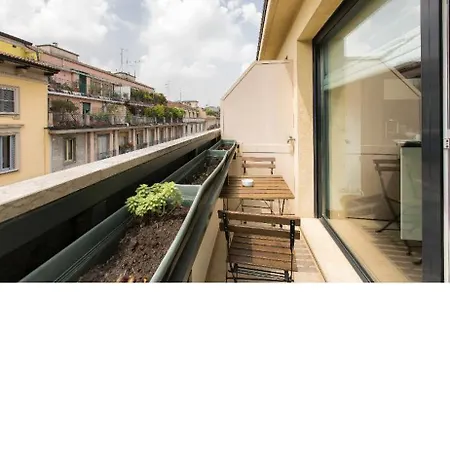 Delightful Two-room In Brera Appartement Milaan