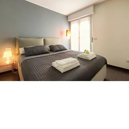 Delightful Two-room In Brera Appartement Milaan